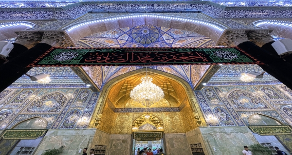 داخل الصحن الحسيني
