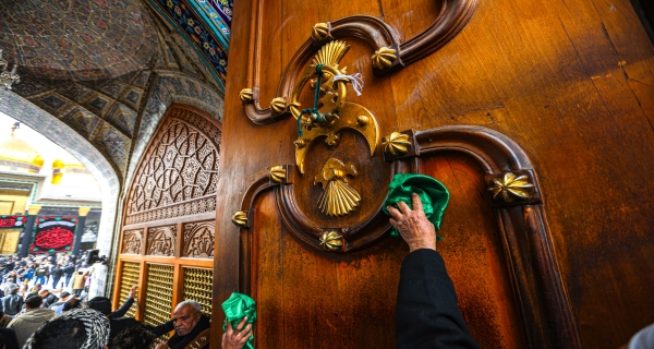 السَّلامُ عَلَيْكَ يَا حُجَّةَ اللهِ وَابْنَ حُجَّتِهِ