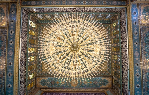 النقوش والزخارف في المخيم الحسيني