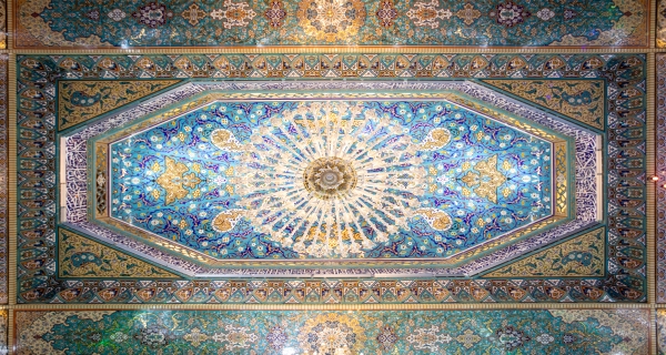 النقوش والزخارف في المخيم الحسيني