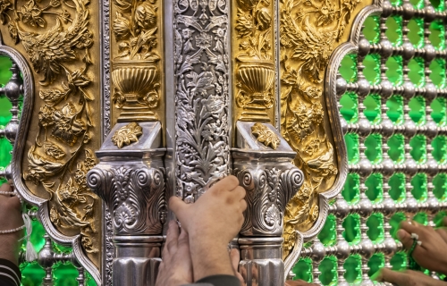 السلام عليك ياقمر بني هاشم