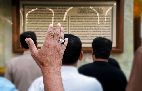  اللهم صل على محمد وال محمد