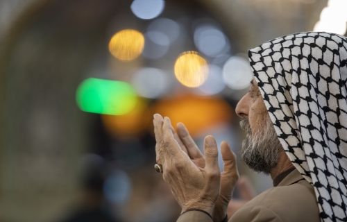  اللهم صل على محمد وال محمد
