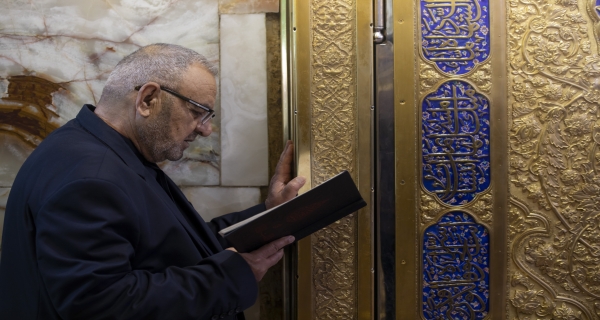 اللهم صل على محمد وال محمد