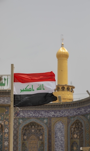  يا موطني، والحزنُ فيكَ مآذنٌ تهدي المدى من نورِهِ المتفرّدا