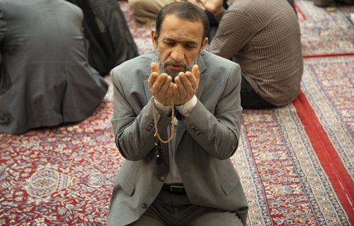  أجواء الدعاء في الصحن العباسي الشريف