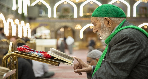  أجواء الدعاء في الصحن العباسي الشريف