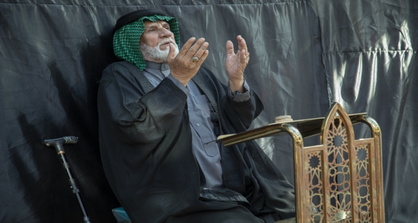 أجواء الدعاء في صحن المولى أبي الفضل العباس (ع)
