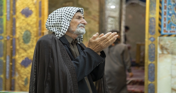 أجواء الدعاء في صحن المولى أبي الفضل العباس (ع)