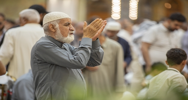 أجواء الدعاء في ليلة الجمعة عند مرقد المولى أبي الفضل العباس (ع)