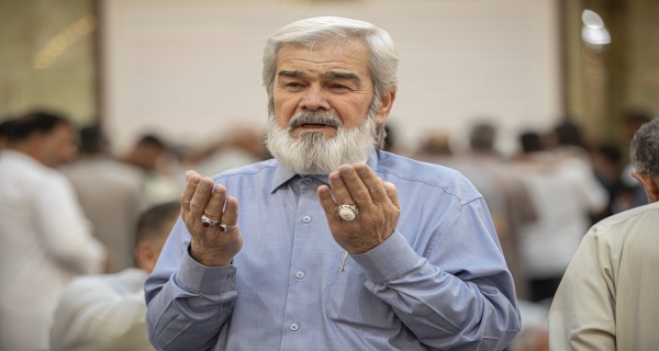 أجواء الدعاء في ليلة الجمعة عند مرقد المولى أبي الفضل العباس (ع)