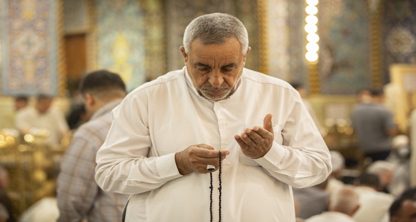 أجواء الدعاء في ليلة الجمعة عند مرقد المولى أبي الفضل العباس (ع)