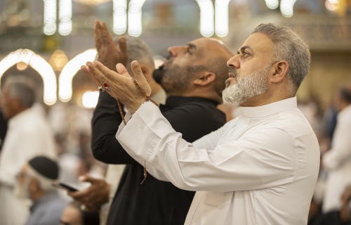 أجواء الدعاء في ليلة الجمعة عند مرقد المولى أبي الفضل العباس (ع)